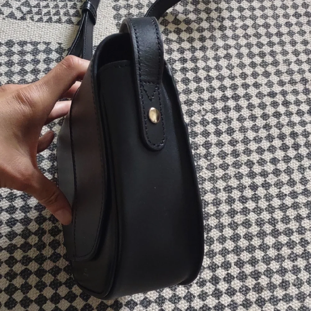 A.P.C. Betty Bag Black Leather Crossbody Bag - Picture 4 of 9